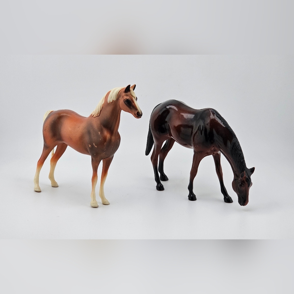 Vtg Hartland Plastics Grazing Mare Bay Horse Thoroughbred Toy Figurine Lot of 2